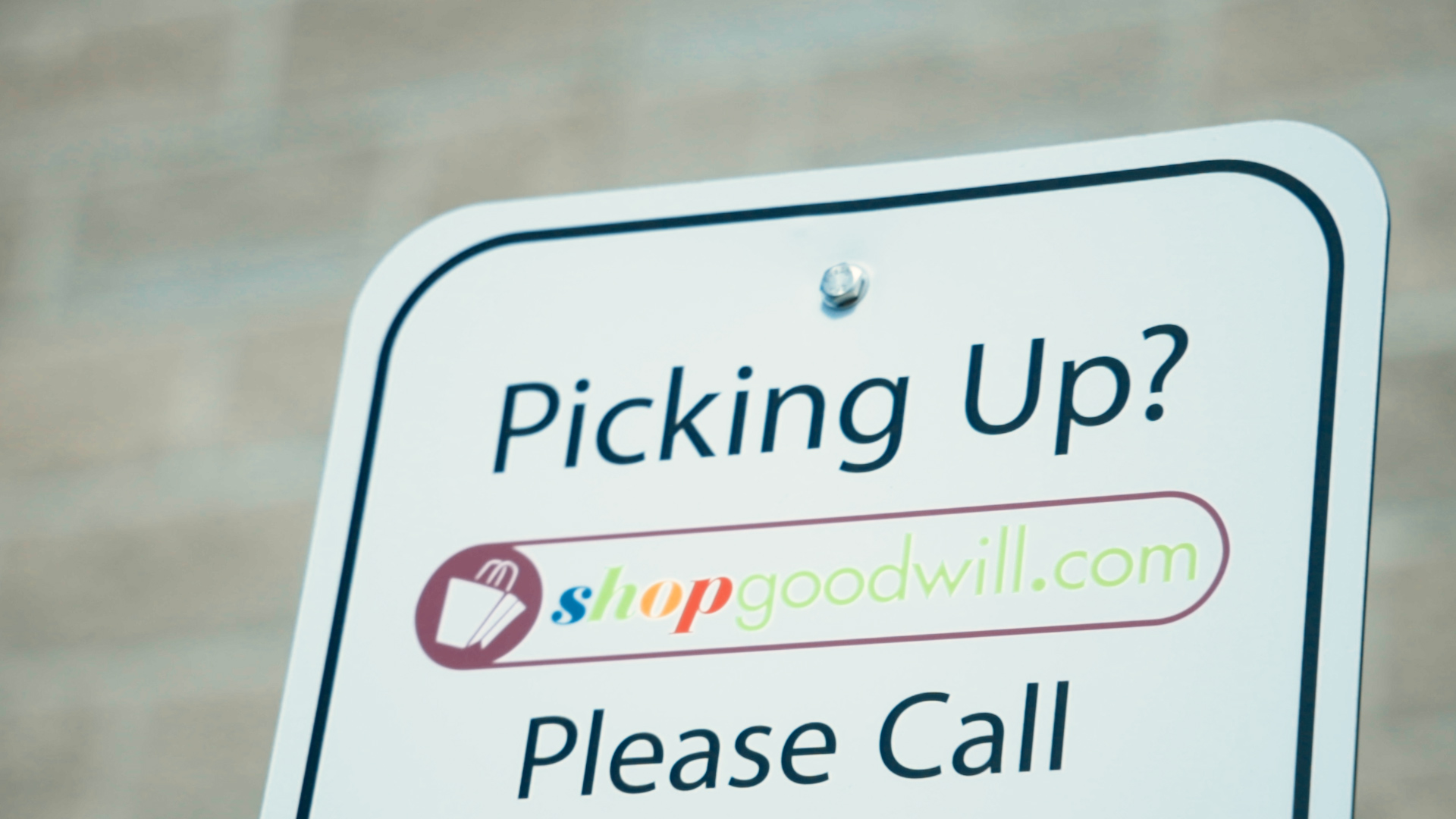 curbside pickup sign